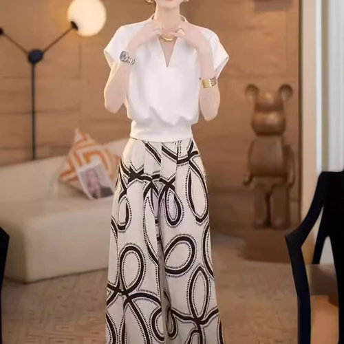 今年流行特惠24357大爱美依缘2025夏季新款洋气V领短款上衣休闲