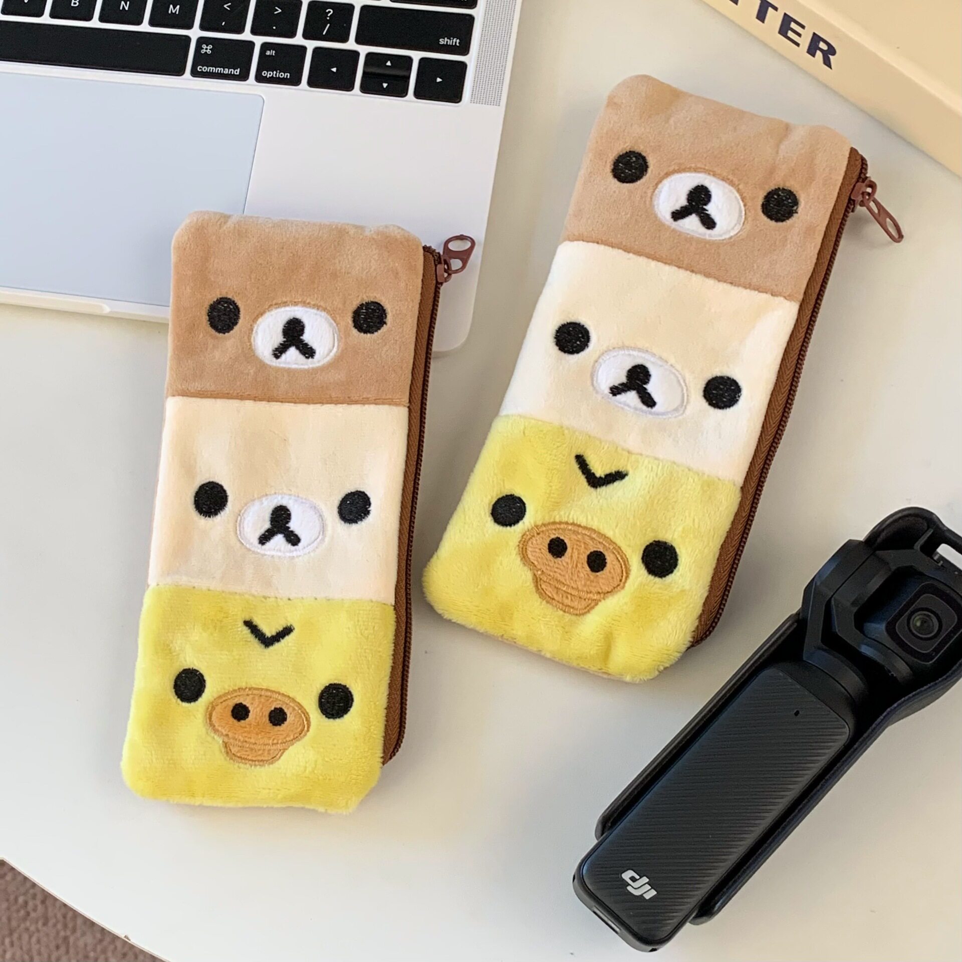 可爱小熊毛绒笔袋大容量学生桌面收纳文具铅笔盒多功能相机收纳包