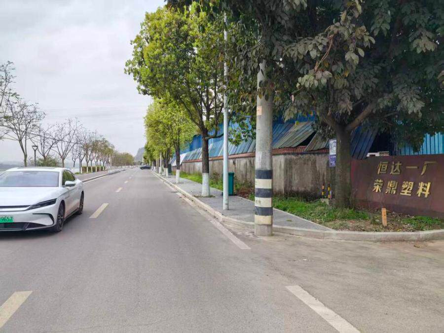 4月28日宜宾市纸业公司厂房、土地、机器设备设施、绿化、道路等网络拍卖公告