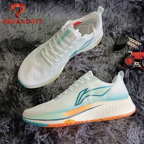 李宁男子跑步鞋缓震轻便