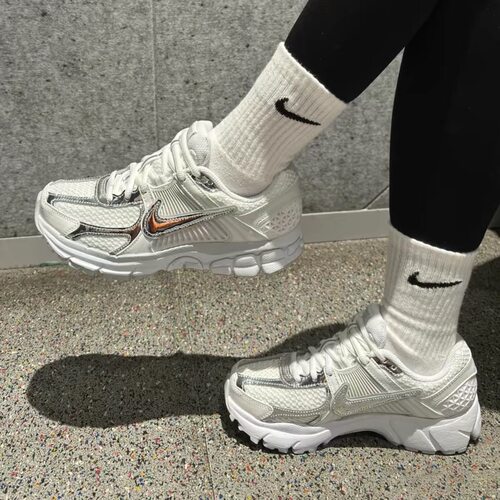 耐克/NIKE正品 Air Zoom Vomero 5 男女复古休闲跑步鞋HF7723-100