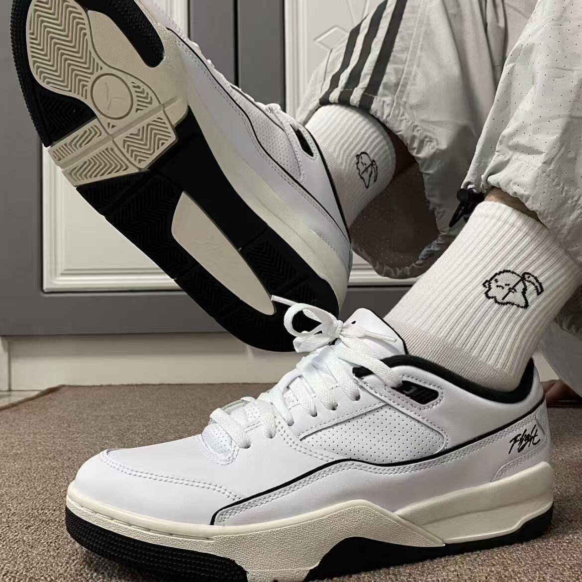 NIKE耐克男鞋 JORDAN FLIGHT COURT 缓震耐磨篮球鞋HF3255-100