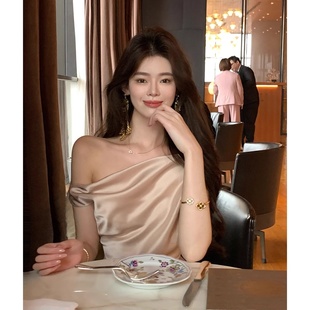 从一【比弗利2.0】轻奢荡领气质高级感连衣裙收腰显瘦包臀裙时刻