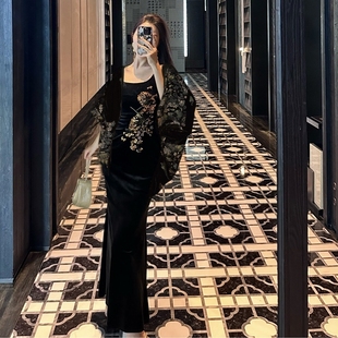 从一【盛唐浮光】老钱风丝绒印花烫金斗篷轻奢高级感小众设计时刻