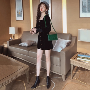 2025新款黑色方领裙子冷淡风女装高级感冬天穿的连衣裙女秋冬加厚