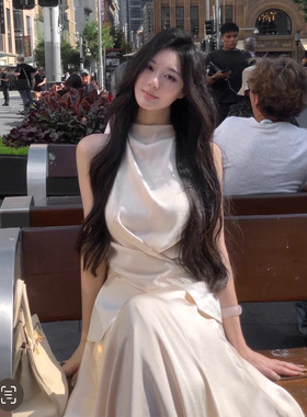从一【落落白月】小众设计感缎面套装高端显瘦系带时尚两件套时刻