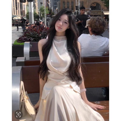 从一【落落白月】小众设计感缎面套装高端显瘦系带时尚两件套时刻