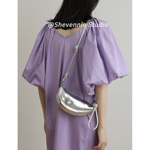 Shevennie油蜡牛皮打结饺子包