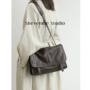 Shevennie 长期主义植鞣牛皮复古英伦风邮差包单肩斜挎包托特包女