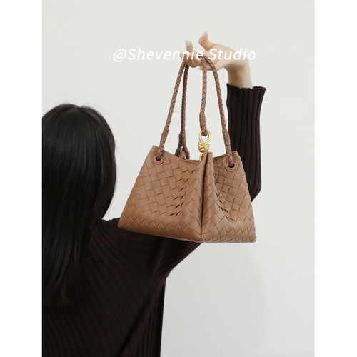 复古小众设计大容量斜垮包