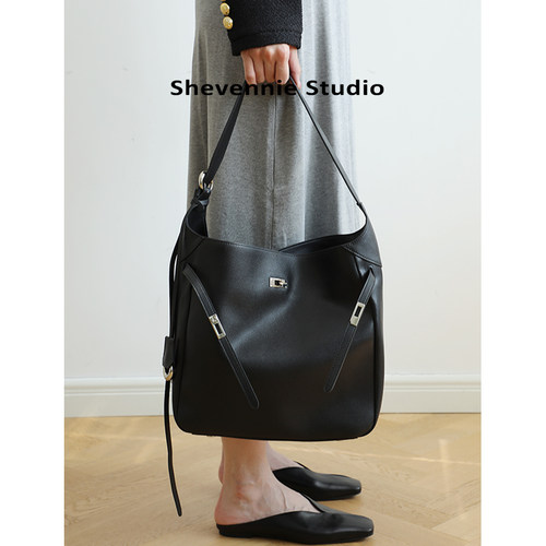 真皮LKG2024新款单肩小众水桶包