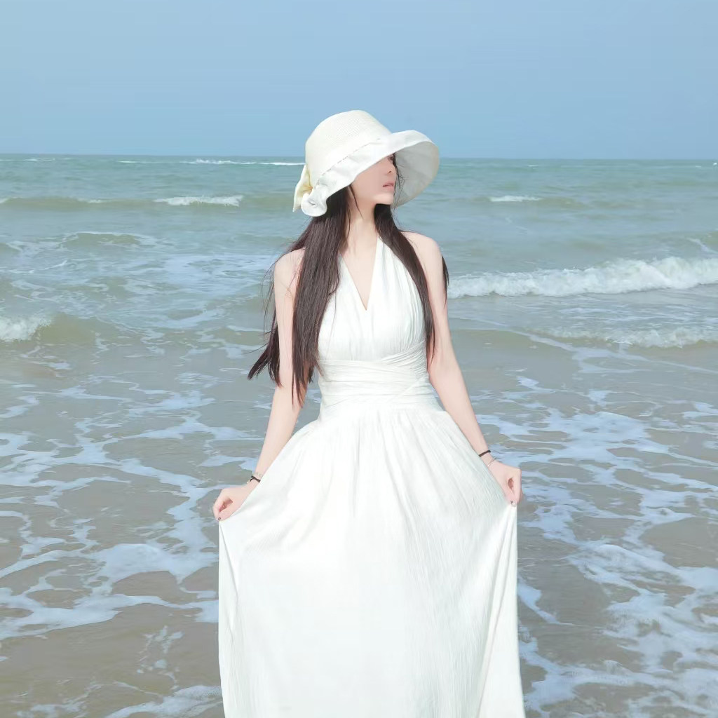 法式气质修身显瘦挂脖连衣裙