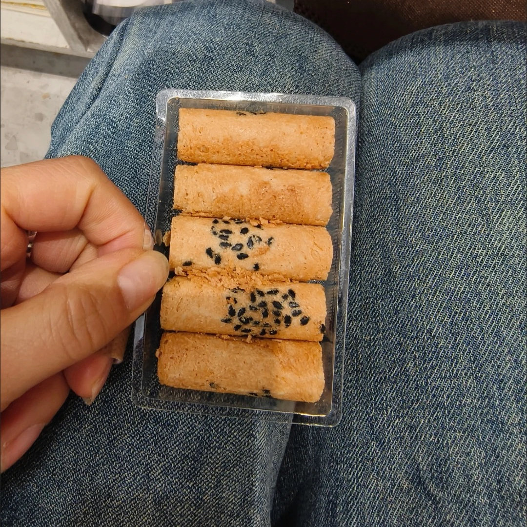 0添加泰国进口椰子香脆蛋卷酥整箱休闲原装独立包装袋