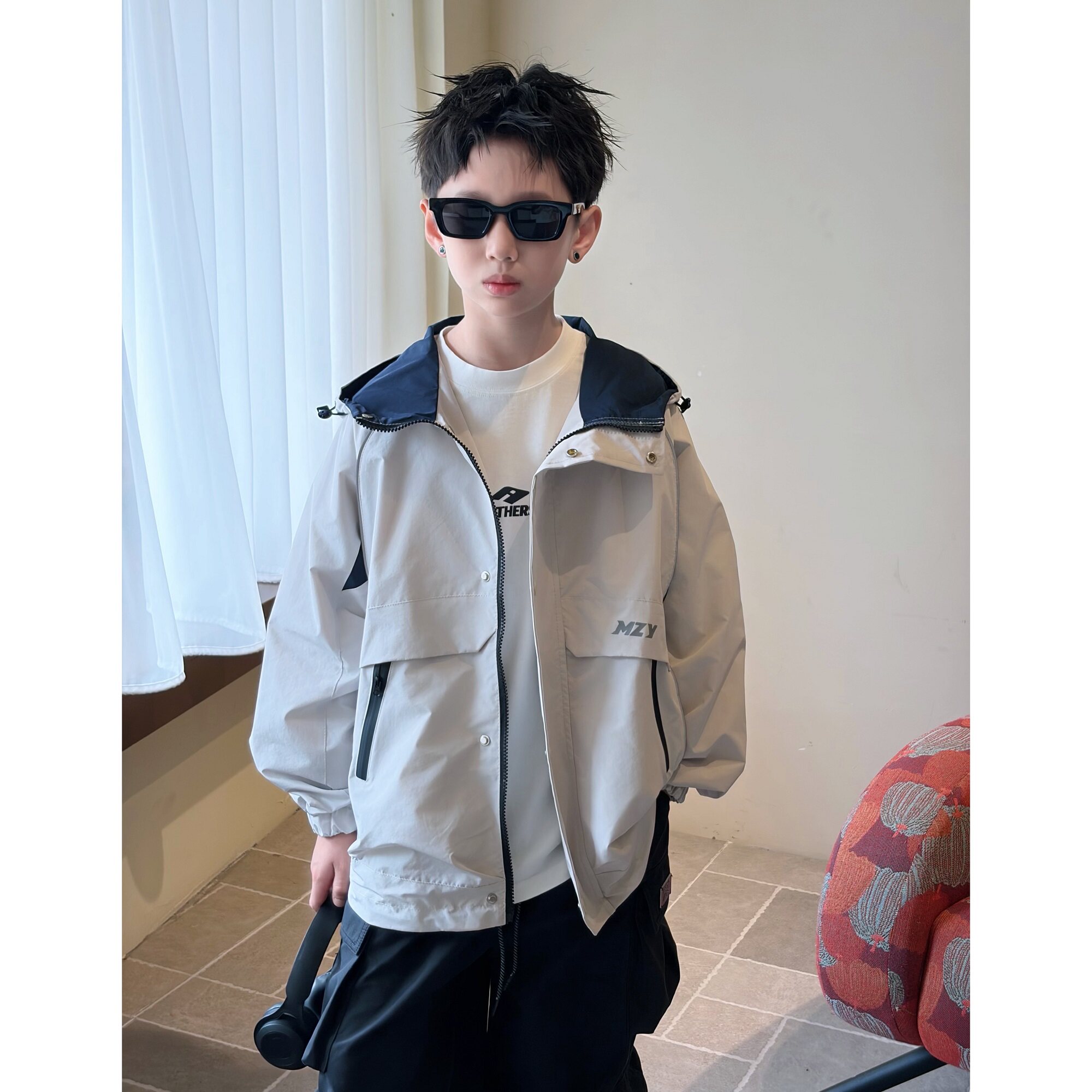 男童外套春秋款2026新款儿童春装冲锋衣痞帅风大童连帽衫男孩夹克