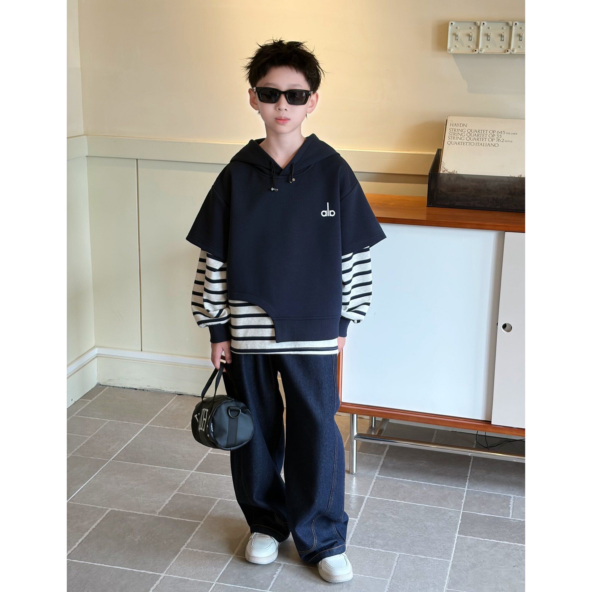 男童套装春装2026新款洋气儿童连帽假两件卫衣中大童牛仔裤两件套