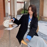 黑色