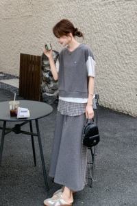 灰色假两件薄款短袖卫衣T恤套装裙女夏2025新款爆款半身裙两件套图片