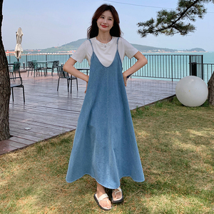法式复古牛仔吊带裙夏季女2025新款搭配一整套休闲短袖图片