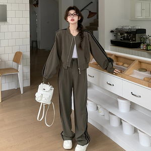 军绿色休闲卫衣运动套装女2025年春季新款设计感宽松阔腿裤两件套图片