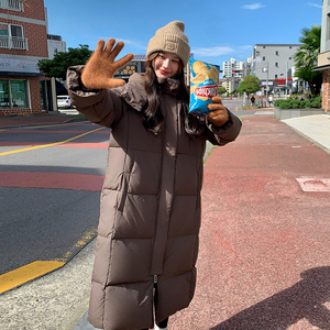 美拉德咖色长款连帽羽绒服女冬2024新款高级感炸街加厚白鹅绒外套图片