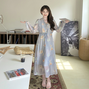 蓝色法式气质绝美长裙女2025夏季新款多巴胺蝴蝶印花度假风连衣裙图片