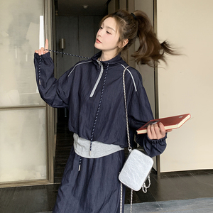 深蓝色慵懒运动风一整套穿搭女2025春季新款假两件上衣半身裙套装,女装套装/套裙,Yologo