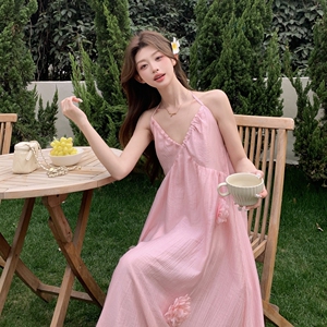 粉色度假风挂脖连衣裙女2025夏季新款法式绝美温柔超好看吊带长裙图片