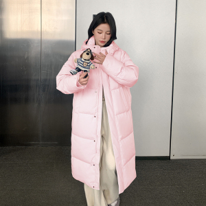 高级感多巴胺色中长款连帽羽绒服女冬2024新款独特超好看鸭绒外套图片