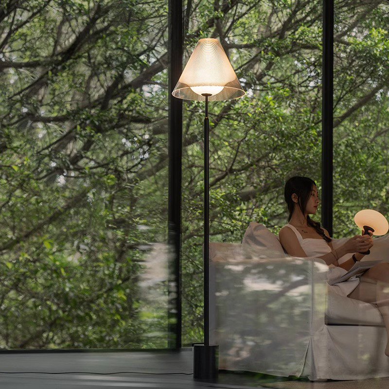 轻奢高级感落地灯客厅卧室床头灯LED创意艺术氛围装饰立式落地灯