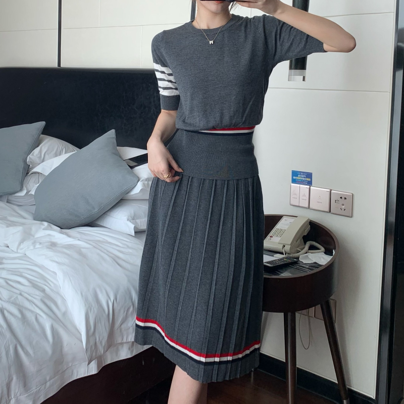 夏装搭配一整套韩系冷淡风极简通勤今年流行漂亮短袖T恤女半身裙