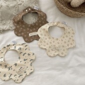 ins日系新生儿围兜婴儿围嘴花瓣春夏薄棉小碎花宝宝纯棉口水巾潮