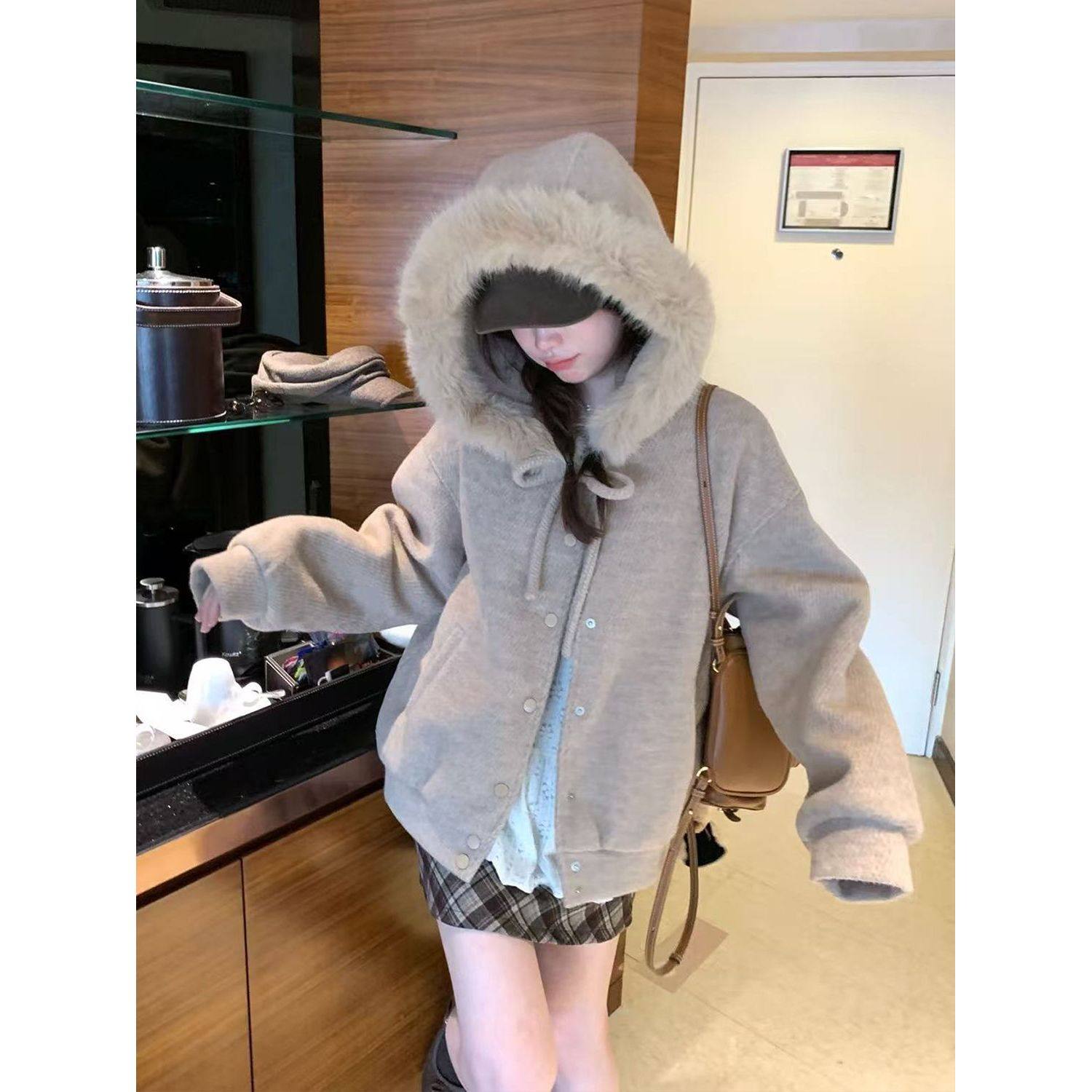 燕麦暖绒 韩系毛领设计感连帽短款毛呢外套女秋冬季新款百搭上衣,女装/女士精品,毛呢外套,淘宝优惠券,粉丝福利购,淘宝优惠卷