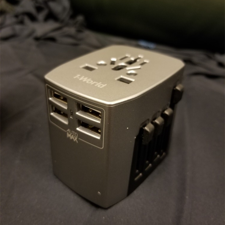 Ïã¸ÛMomaxĦÃ×ʿȫÇòͨÓÃÂÃÐгäµçÆ÷4USB¿Ú²å×ù¶à¹úµçԴת»»²åÍ·