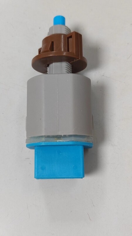 刹车灯开关84340-09380适用于丰田卡罗拉