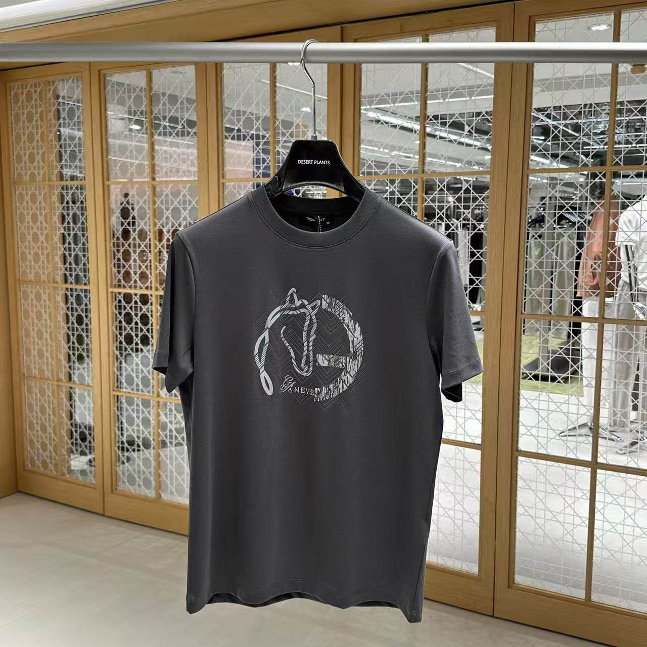 2026春夏新款潮牌男装男士短袖t恤简约百搭半袖上衣休闲半袖1102