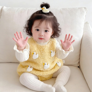 婴儿秋冬季衣服新品加绒包屁连体衣小月龄女宝宝冬装哈衣外出套装