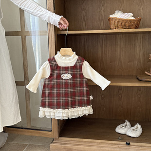 秋冬宝宝外出服背带连衣裙女宝冬装打底衫婴儿冬季套装格子背心裙