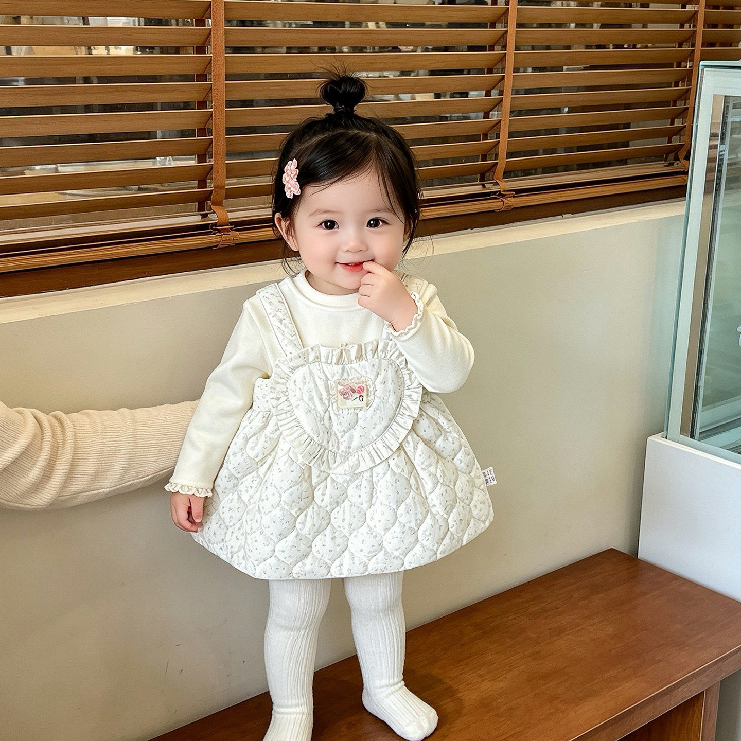 婴儿加绒裙子秋冬装女宝宝洋气周岁小月龄公主裙百天马甲背带裙子