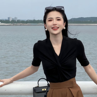 T恤修身 V领扭结上衣女显瘦设计感中袖 5751 赫拉小姐