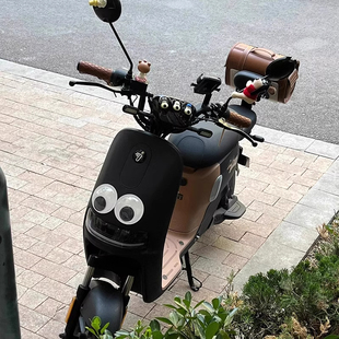 小牛九号电动车车头贴膜大眼睛装饰创意个性立体晃动眼珠通用贴纸