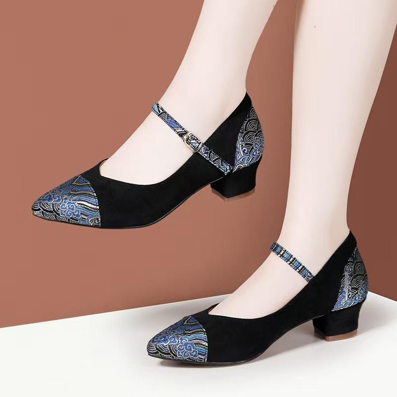 旗袍走秀2025新款真皮低跟鞋