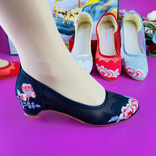 网纱绣花广场舞粗跟女士凉鞋
