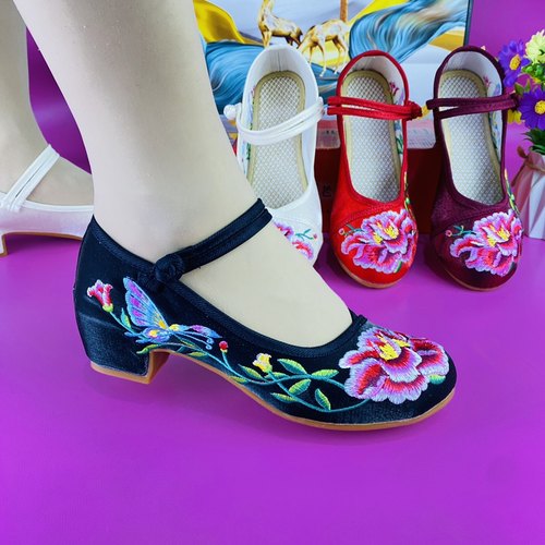 广场舞鞋绣花鞋内增高女鞋透气妈妈鞋老北京布鞋夏季新款汉服高跟