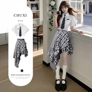 韩系穿搭巨好看的不规则掐腰连衣裙2026初夏季穿搭小个子格子裙