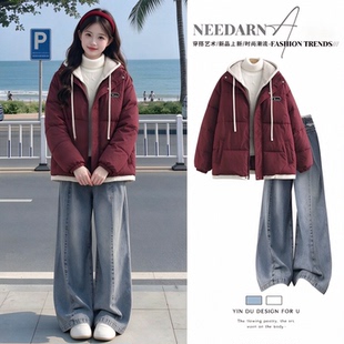 冬季套装女2026新款假两件连帽棉服高领毛衣时尚洋气牛仔裤三件套