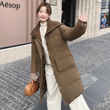 美拉德咖色针织娃娃领中长款羽绒服女冬高级感炸街加厚白鸭绒外套，女装羽绒服，依依服饰