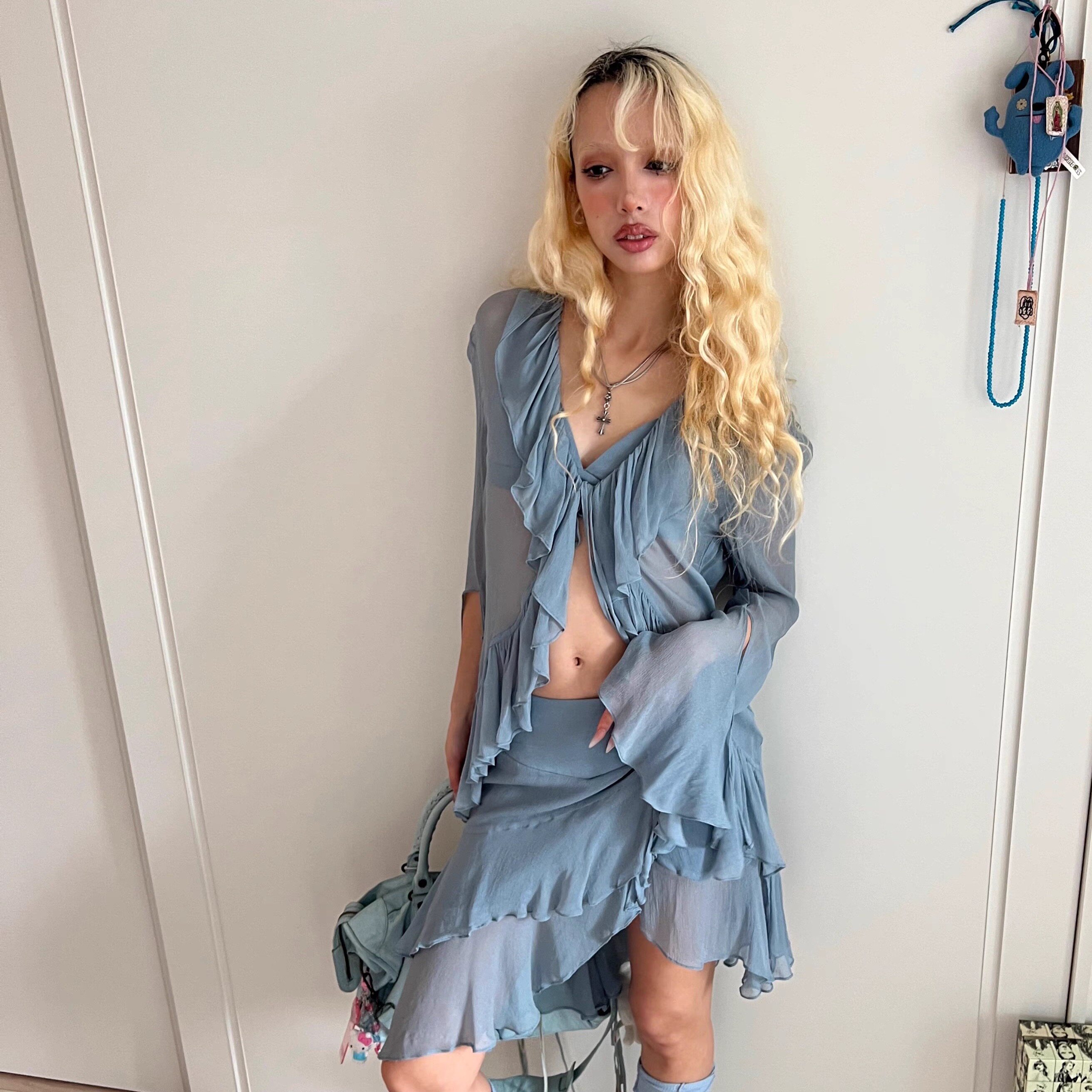 Deplumer 25春夏 雾霾蓝/卡其色荷叶领褶皱飞袖丝质衬衫