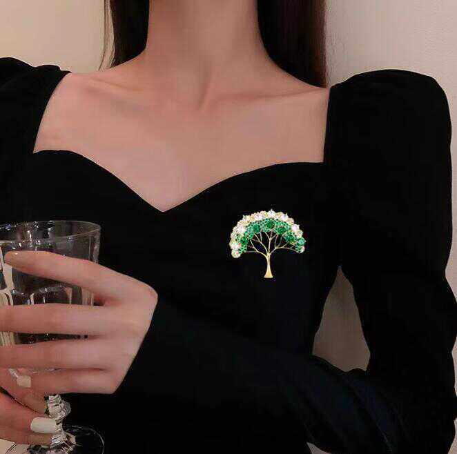 文艺时尚蝴蝶胸针女款网红配饰礼服西装外套胸花精致锆石女款装饰,饰品/流行首饰/时尚饰品新,胸针,淘宝优惠券,粉丝福利购,淘宝优惠卷