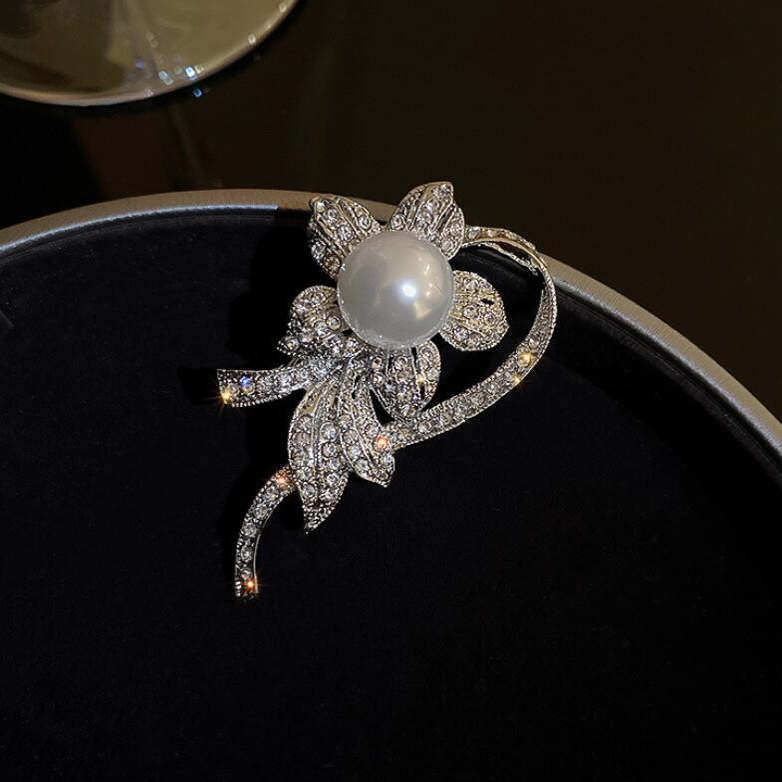 精致花朵珍珠别针高档胸针西装时尚百搭奢华水钻胸花服装配饰气质,饰品/流行首饰/时尚饰品新,胸针,淘宝优惠券,粉丝福利购,淘宝优惠卷