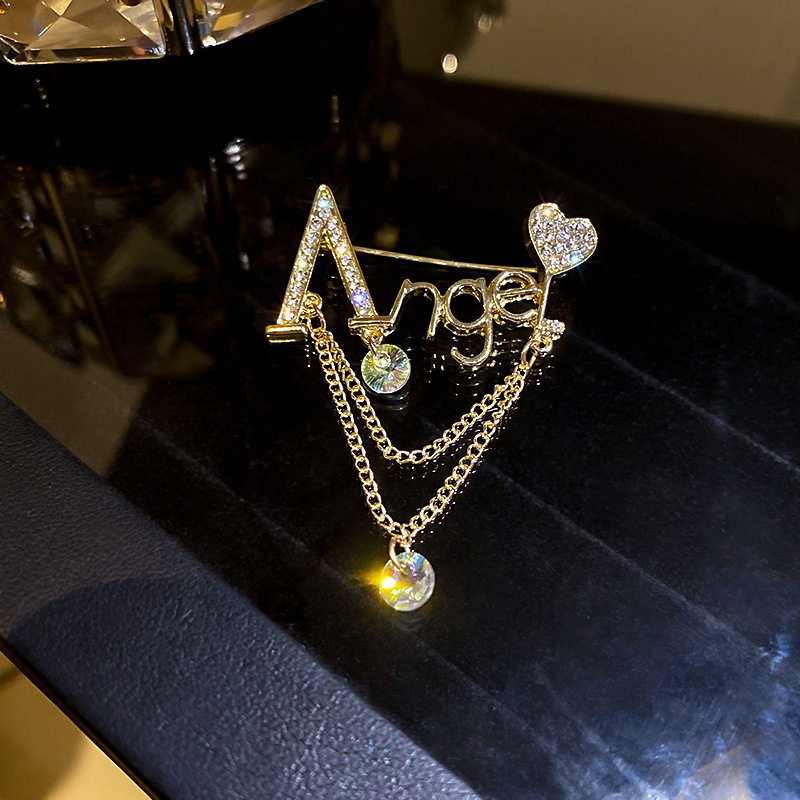 韩版新款胸花字母流苏爱心胸针精致简约时尚别针毛衣服装配饰饰品,饰品/流行首饰/时尚饰品新,胸针,淘宝优惠券,粉丝福利购,淘宝优惠卷